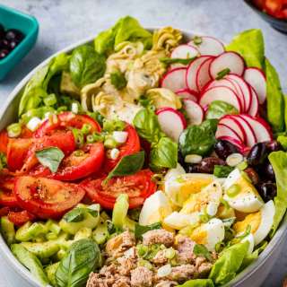Niçoise Salad with Tuna and Artichoke Hearts