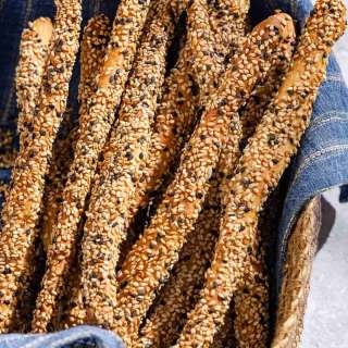 Kritsinia (Crispy Sesame Breadsticks)