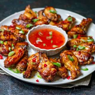 Sticky and Spicy Baked Chicken Wings