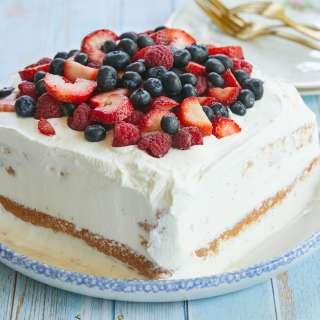 Porto’s Inspired Milk’N Berries Cake