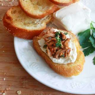 Chanterelle and Goat Cheese Crostini