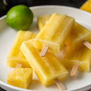 Pineapple Ice Pops (Paletas de Piña)