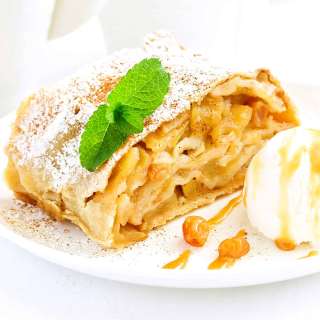 Apple Strudel (Apfelstrudel)