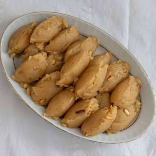 Un Helvası - Turkish Flour Halva