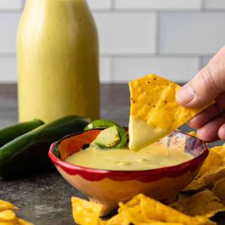 Salsa de Jalapeño (Creamy Jalapeno Sauce)