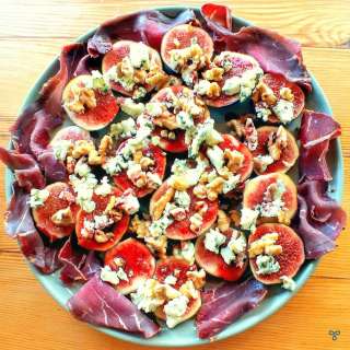 Figs With Blue Cheese, Walnuts & Pastırma