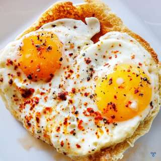 Sahanda Yumurta - Turkish Fried Eggs