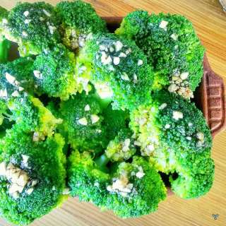 Turkish Broccoli Salad Recipe (Brokoli Salatası)