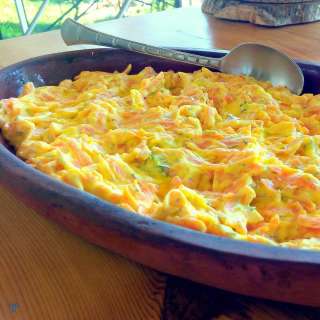 Turkish Carrot & Garlic Yoghurt Dip - Sarımsaklı Yoğurtlu Havuç Salatası