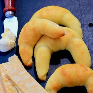 Kifli (kifla, kifle o kipferl)