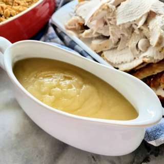How to Make Gravy from Turkey Drippings