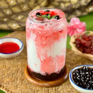 Easy Strawberry Boba Recipe (Bubble Tea)