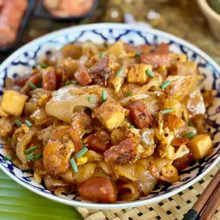 Thai Cry Baby Noodles Recipe (Pad Ngor Ngae)