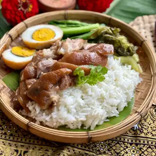 Khao Kha Moo (Thai Braised Pork Leg Recipe)