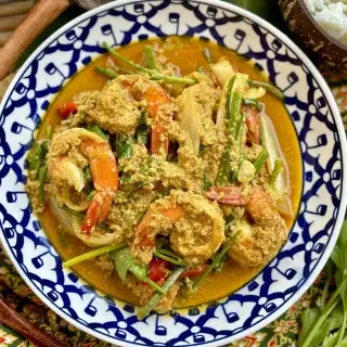Koong Karee Recipe (Shrimp Yellow Curry Stir-Fry)