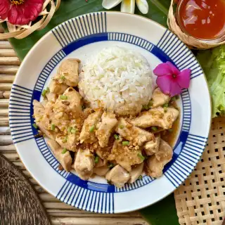 Thai Garlic Pepper Chicken Stir-Fry (Pad Kratiem Prik Thai)