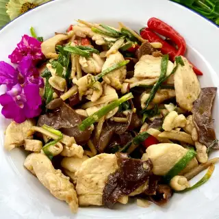 Authentic Thai Ginger Chicken Recipe (Gai Pad King)