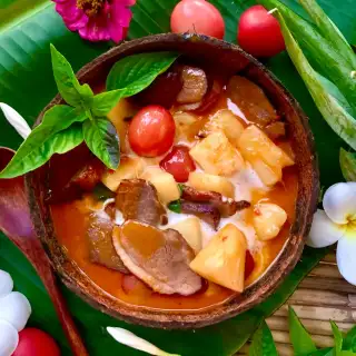 Thai Roasted Duck Curry (Gaeng Phed Ped Yang)