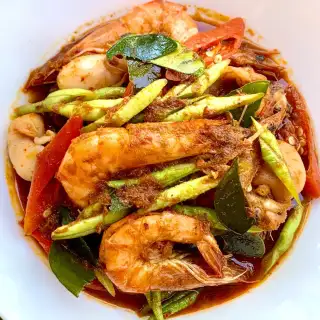 Pad Ped Talay Recipe (Thai Spicy Seafood Stir Fry)