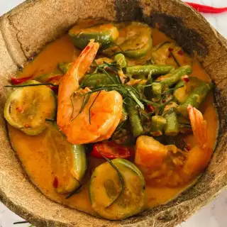 Authentic Thai Red Curry Recipe (Gaeng Ped)