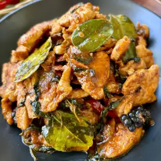 Chicken Pad Ped Recipe (Red Curry Stir-Fry With Chicken)