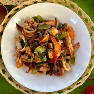 Pad Cha Talay Recipe (Spicy Thai Seafood Stir-Fry)