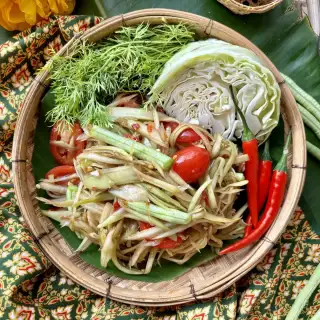 Lao Papaya Salad Recipe (Thum Mak Hoong)