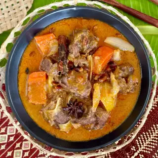 Gaeng Massaman Neua (Thai Massaman Beef Curry Recipe)