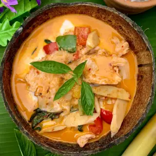 Gaeng Daeng Recipe (Thai Red Curry With Chicken)