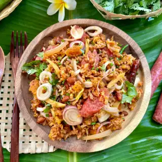 Nam Khao Tod (Thai Crispy Rice Salad Recipe)