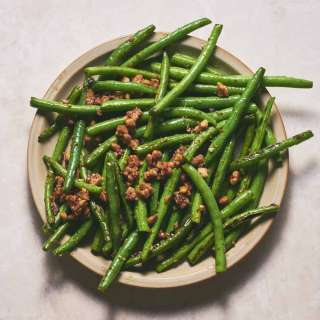 Honey Garlic Green Beans with Walnuts