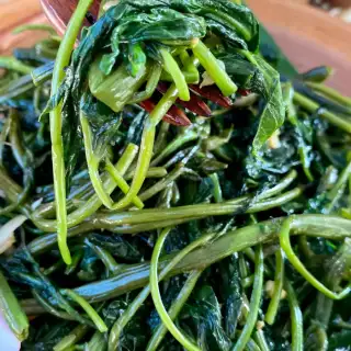 Pad Pak Boong (Thai Morning Glory Stir-Fry Recipe)