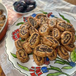 Delicious Makrouta Date Filled Cookies: A Taste of the Middle East