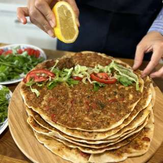 Easy Lahmacun Recipe – Baked or Stove-Top