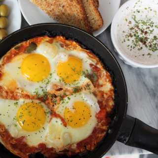 Turkish-inspired Poached Eggs in A Skillet (Menemen)