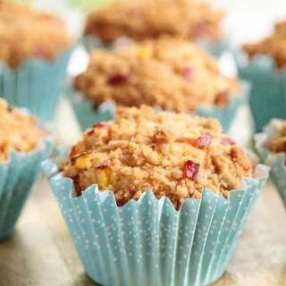Easy Peach Crumble Muffins