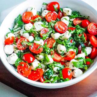 Easy Caprese Salad with Spinach