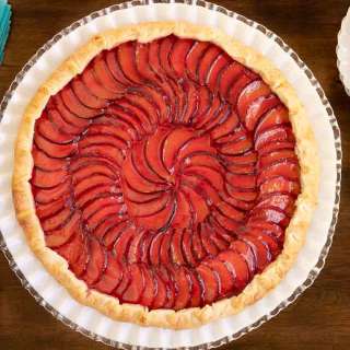 Ridiculously Easy Glazed Plum Galette (Galette de Prunes Glacée Ridiculement Facile)