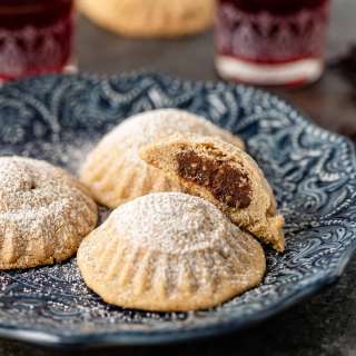 Maamoul (Date Stuffed Semolina Cookies)