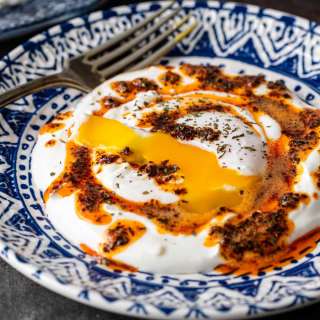Çilbir (Turkish Eggs With Yogurt)