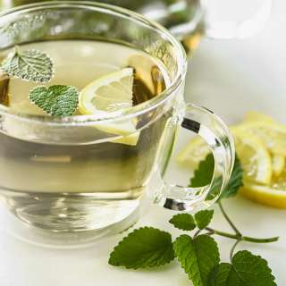 How to Make Lemon Balm Tea