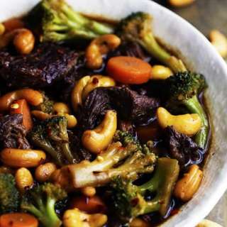 Slow Cooker Cashew Beef and Broccoli Stir Fry