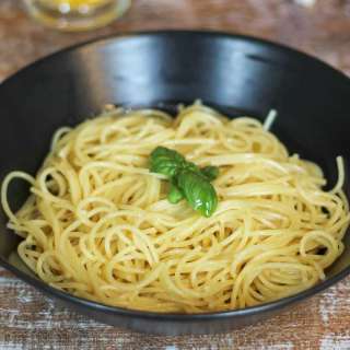 Spaghetti Aglio e Olio (Pâtes à l'ail et huile d'olive)