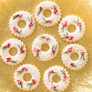 Berries on the Wreath Shortbread Cookies