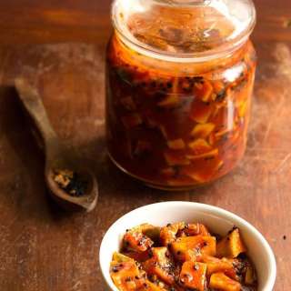 No Oil Sweet Mango Pickle (Aam ka Meetha Achar)