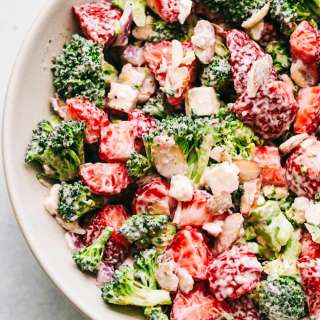 Creamy Strawberry Broccoli Salad