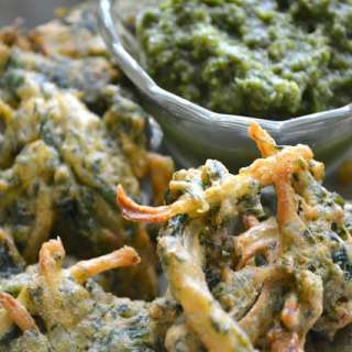 Spinach and Onion Pakora with Green Chutney