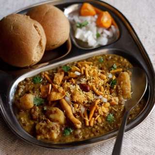 Misal Pav (Misal Recipe)