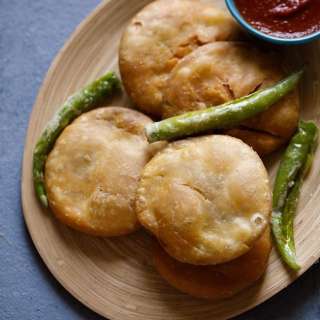 Kachori Recipe | Khasta Kachori With Moong Dal