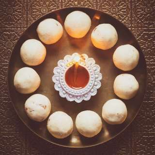 Rava Laddu Recipe (Suji Ke Laddu)